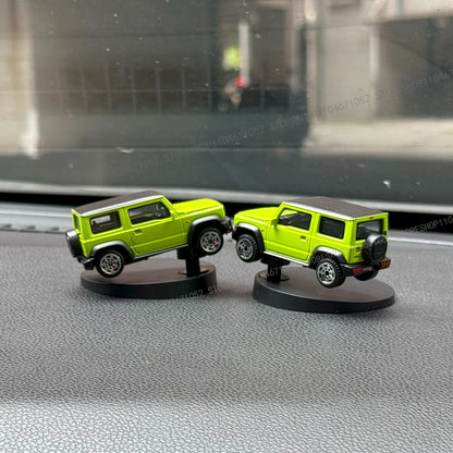 車用ドリフト回転オーナメント　車用ダッシュボード回転レーシングモデルデコ　個性的な車用センターコンソール　カートゥーン　スズキ ジムニー用