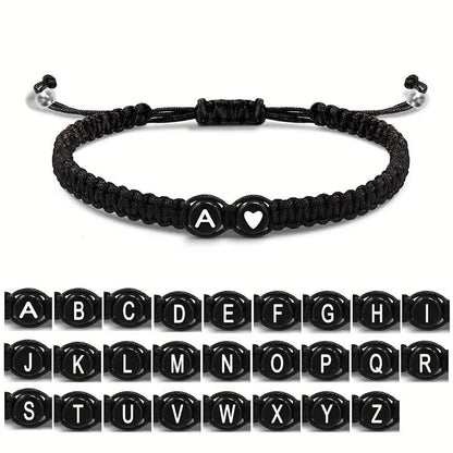 26文字のイニシャルハートブレスレット。ハンドメイドで調節可能。AZネーム編みブレスレット。女性・男性への友情ジュエリーギフト。