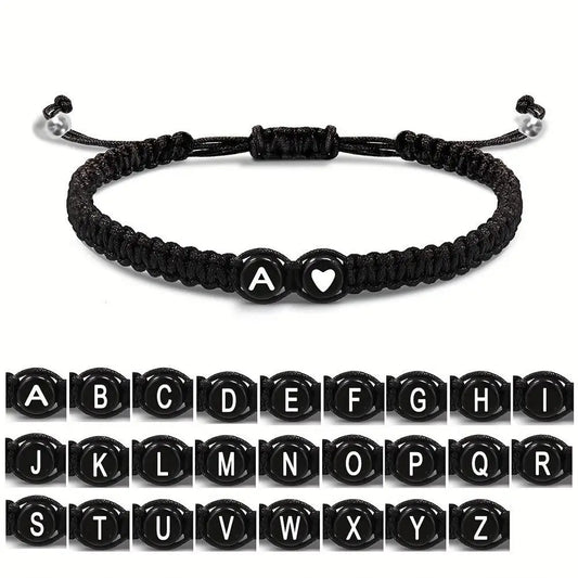 26文字のイニシャルハートブレスレット。ハンドメイドで調節可能。AZネーム編みブレスレット。女性・男性への友情ジュエリーギフト。