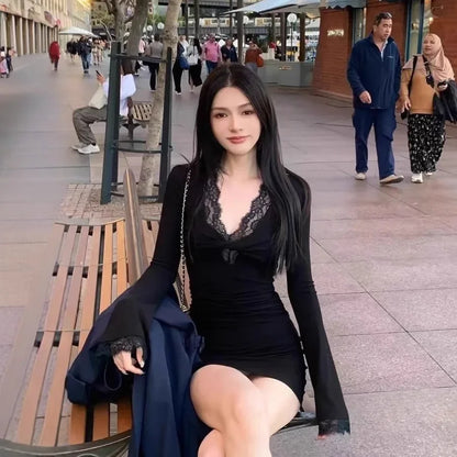 セクシーなブラックVネックレース結び目切り替え長袖ニットラップボディコンワンピース ミニスカート丈 スリミング効果 レディースドレス