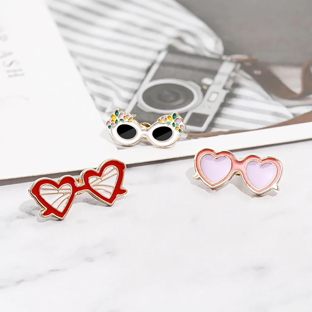 Summer Beach Sunglasses Brooch Fashion Personality Enamel Pins for Vacation Girl Women Backpack Hat Lapel Pin Jewelry Decoration