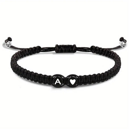 26文字のイニシャルハートブレスレット。ハンドメイドで調節可能。AZネーム編みブレスレット。女性・男性への友情ジュエリーギフト。