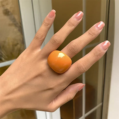 クラシックなキャンディーカラーのアクリルリング、誇張された幾何学模様のリング、ハンドジュエリー、卸売レディースアクセサリー