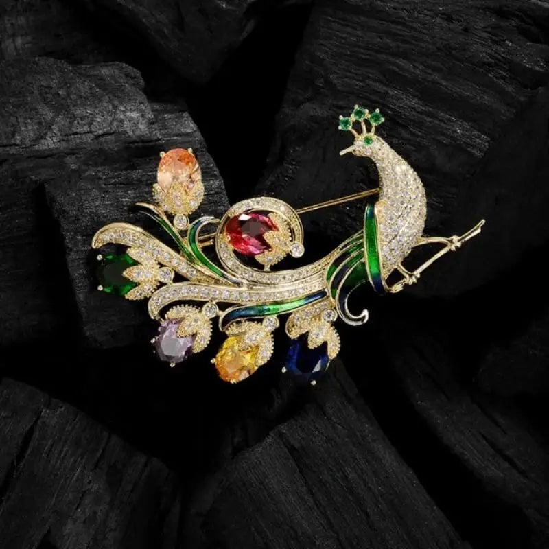 Elegant Classic Crystal Peacock Shining Brooch Pin For Women High-end Exquisite Banquet Party Animals Badges Jewelry Gift