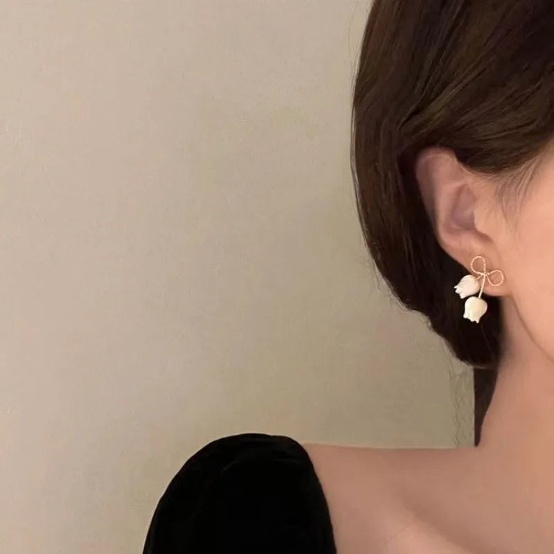 925 Silver Needle Korean Fashion Bowknot Tulip Earrings For Women Jewelry 2025 Trending New Women's White Flower Earrings Brinco