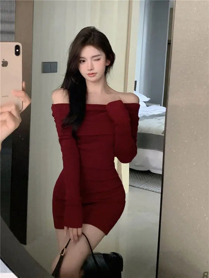 ブラックオフショルダーミニドレス エレガントな長袖 ファッション スリム セクシー レディース 秋冬服 スキニースウェータードレス ボディコン
