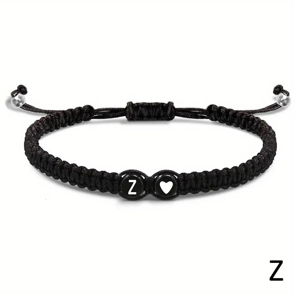26文字のイニシャルハートブレスレット。ハンドメイドで調節可能。AZネーム編みブレスレット。女性・男性への友情ジュエリーギフト。
