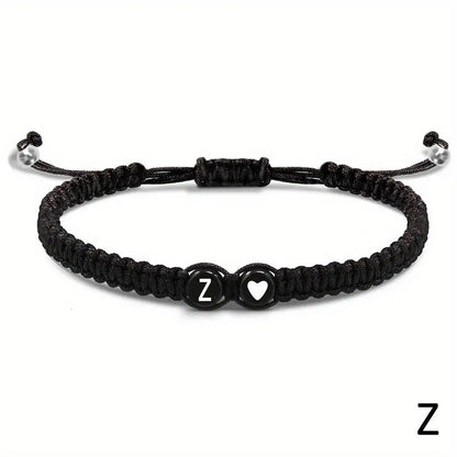 26文字のイニシャルハートブレスレット。ハンドメイドで調節可能。AZネーム編みブレスレット。女性・男性への友情ジュエリーギフト。