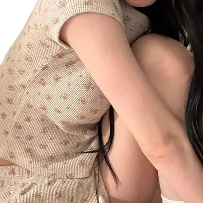 Small Floral Print Texture Knitted Round Neck Button Pullover Short Sleeve Top High Waist Shorts Casual Suit for Women