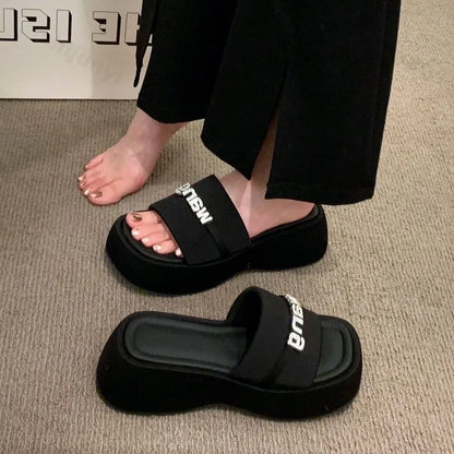 Women's Slippers 2025 New Fashion Comfortable Platform Sandals Concise Outdoor Women‘s Closed Toe Beach Muje Summer Shoes