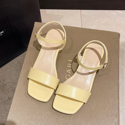 夏の女性用サンダル、女性用の新しい厚底サンダル、ネットセレブ、バックル付きの優しいワンライン、妖精スタイル